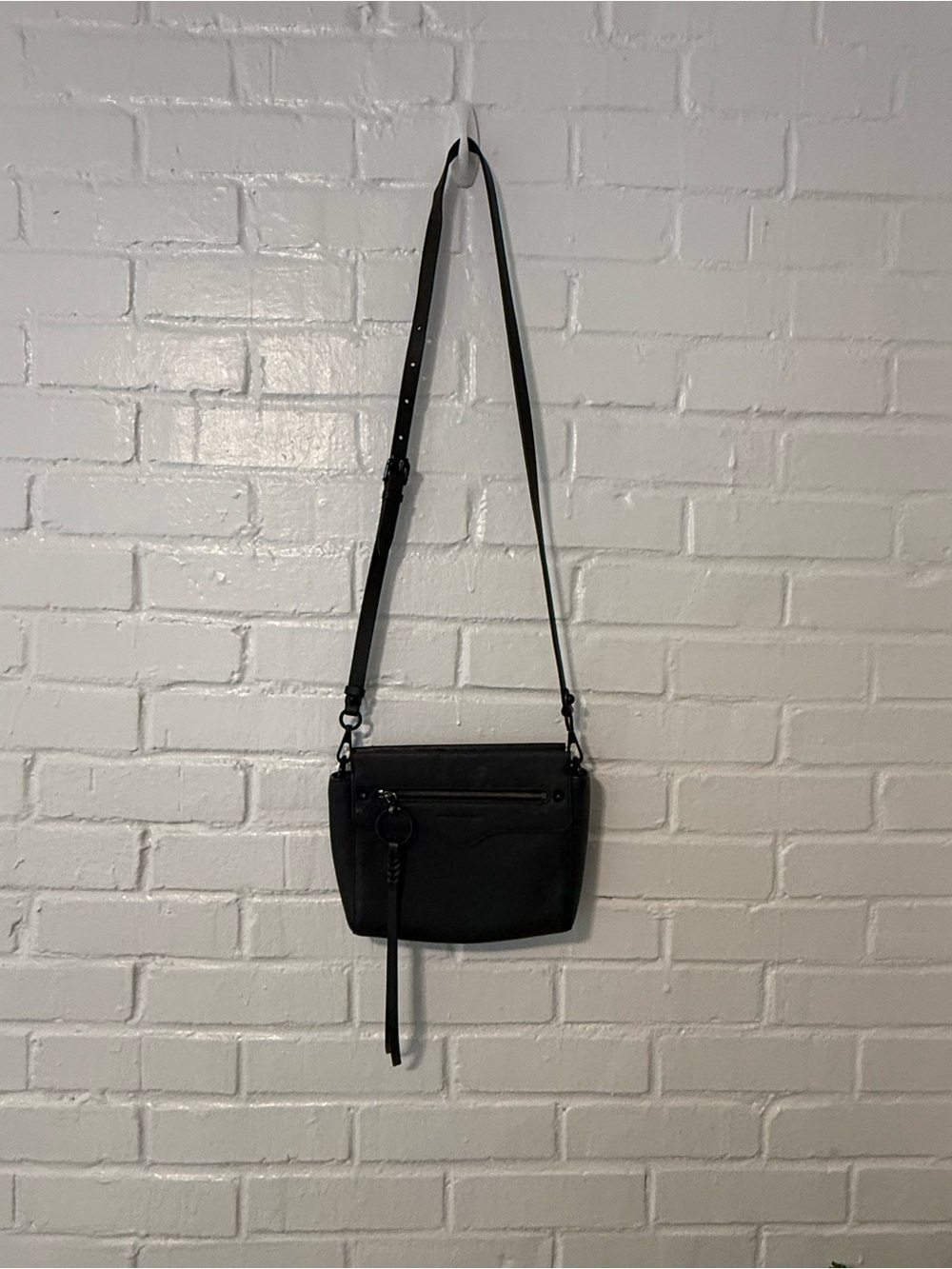 REBECCA MINKOFF - Classic Black Crossbody Bag with Adjustable Strap